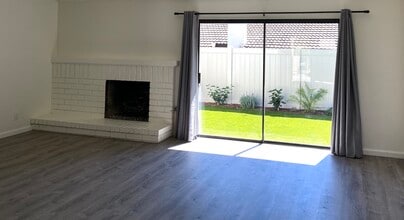 10402 Boulder Ct in Ventura, CA - Building Photo - Building Photo