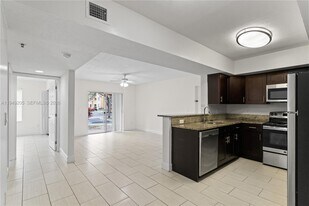 5570 NW 61st St in Coconut Creek, FL - Building Photo