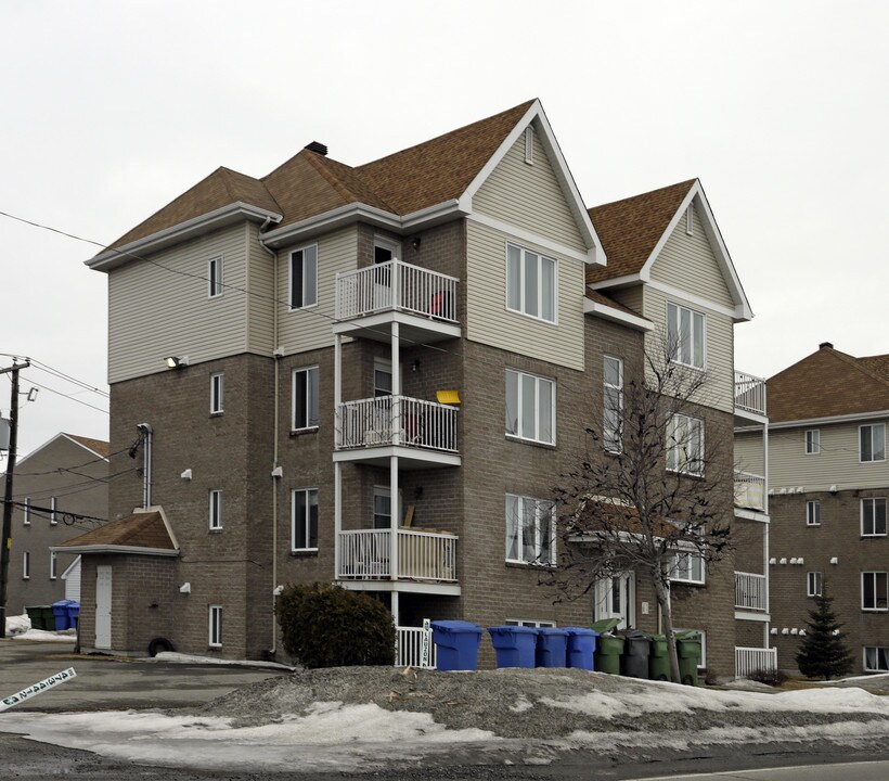 249 Hector-Lanthier in St-Eustache, QC - Building Photo