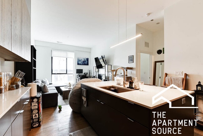 3462 N Lincoln Ave, Unit 202 in Chicago, IL - Building Photo - Building Photo