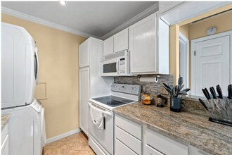 4770 Beach Dr SE in St. Petersburg, FL - Building Photo - Building Photo