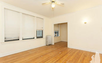 428 W Surf St, Unit 2B in Chicago, IL - Foto de edificio - Building Photo