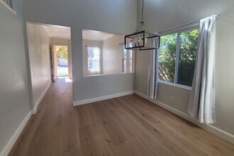 28455 Santa Catarina Rd in Santa Clarita, CA - Building Photo - Building Photo