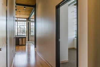Artist Lofts in Manitowoc, WI - Foto de edificio - Building Photo
