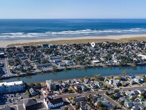 210 6th Ave in Seaside, OR - Foto de edificio - Building Photo