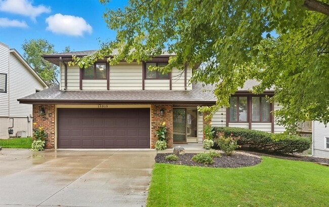 15315 Westchester Dr in Omaha, NE - Foto de edificio - Building Photo