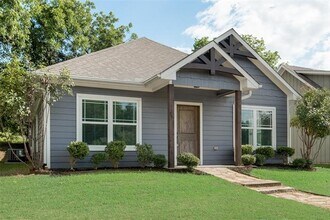 1212 W Elm St in Denison, TX - Building Photo - Building Photo