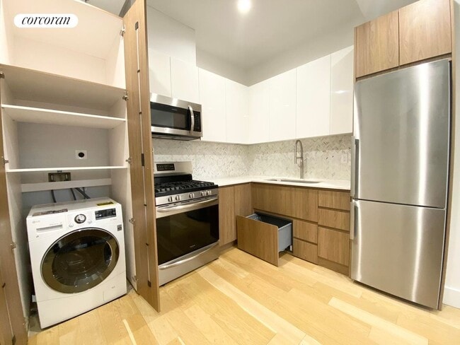 322 Gates Ave in Brooklyn, NY - Building Photo - Building Photo
