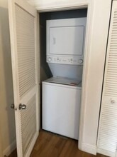 560 NE 71st St, Unit A in Miami, FL - Building Photo - Building Photo