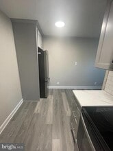 110 N College Dr in Sterling, VA - Building Photo - Building Photo