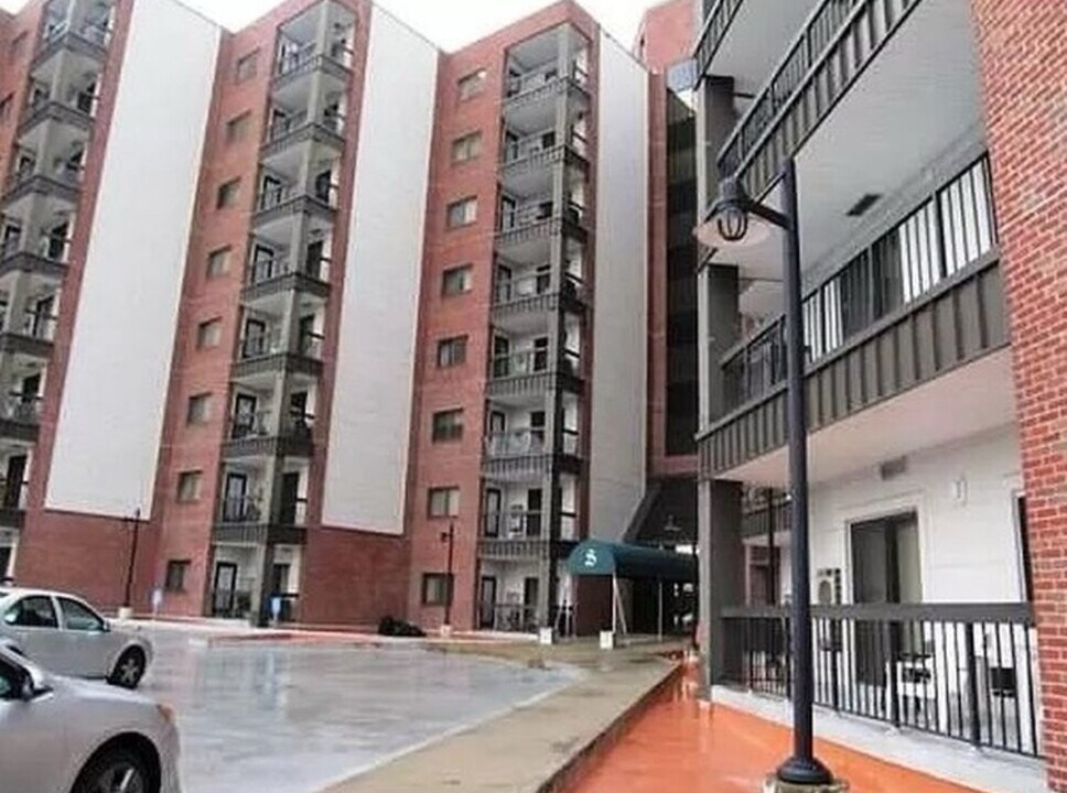 90 Quincy Shore Dr in Quincy, MA - Building Photo