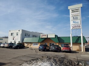 108 5th St S in Moorhead, MN - Foto de edificio - Building Photo