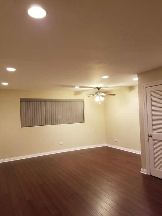 2105 St Charles Rd-Unit -1 in Maywood, IL - Building Photo