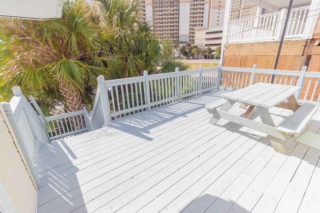 4718 Seaview St in North Myrtle Beach, SC - Building Photo - Building Photo