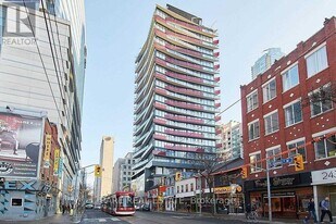 215 Queen St W in Toronto, ON - Building Photo