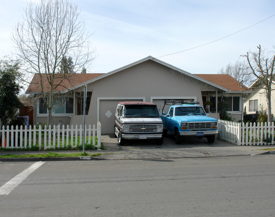 1355-1357 Beachwood Dr in Santa Rosa, CA - Building Photo