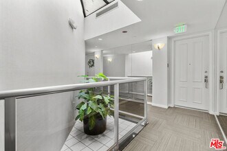 12000 Goshen Ave in Los Angeles, CA - Foto de edificio - Building Photo