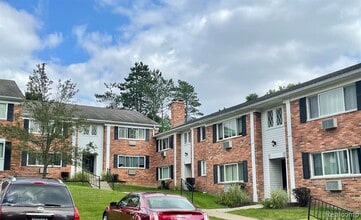 525 Fairbrook St in Northville, MI - Building Photo - Building Photo