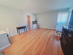 4 Elmwood St in Stamford, CT - Building Photo - Building Photo