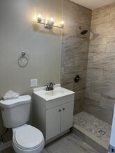 705 Amanda Ave, Unit 705 in McHenry, IL - Foto de edificio - Building Photo