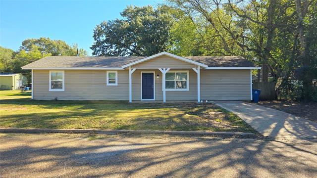 206 Gaskins St in Hawkins, TX - Building Photo
