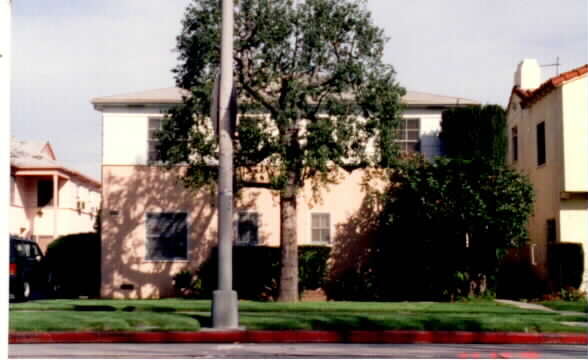 11129 Camarillo St in North Hollywood, CA - Building Photo - Building Photo