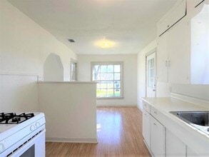210 W Avenue A in Garland, TX - Building Photo - Building Photo