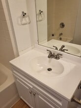 221 Kerby St in Arlington, TX - Building Photo - Building Photo