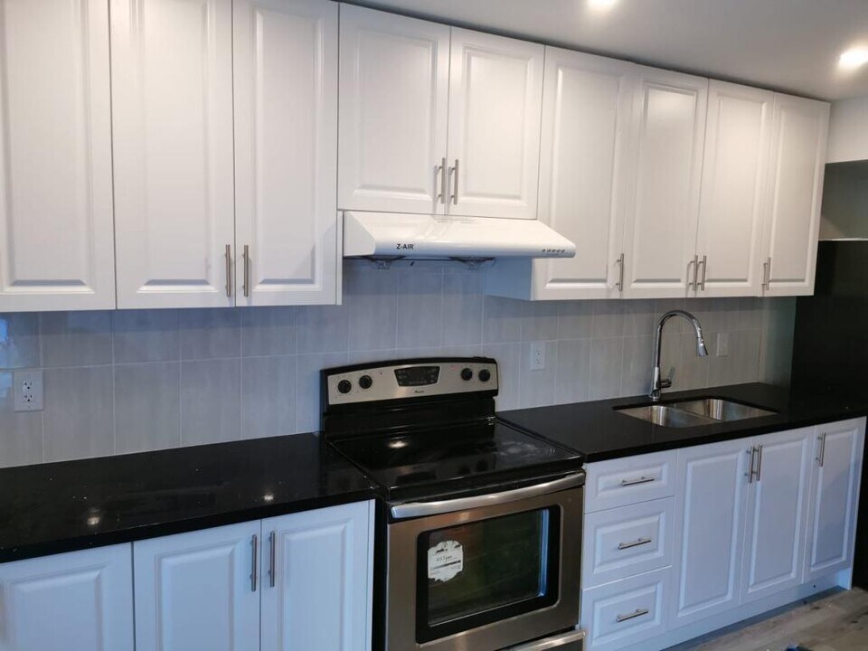 21 Lynedock Crescent in Toronto, ON - Building Photo