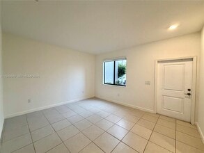 21050 NE 8th Ave in North Miami Beach, FL - Building Photo - Building Photo