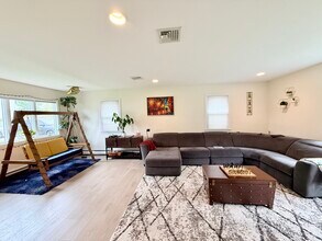 16 Avery Path in Newton, MA - Building Photo - Building Photo