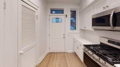 2737 W Lunt Ave in Chicago, IL - Building Photo - Building Photo