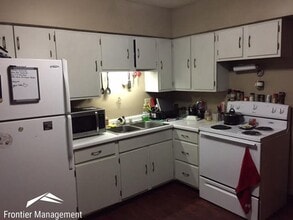 1020 Leavenworth St in Manhattan, KS - Building Photo - Building Photo