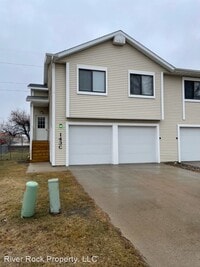 143 Prairiewood Dr S