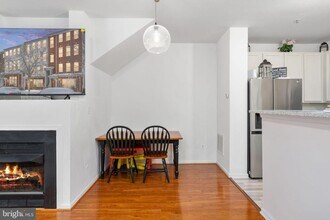 5095 Anchorstone Dr in Woodbridge, VA - Foto de edificio - Building Photo