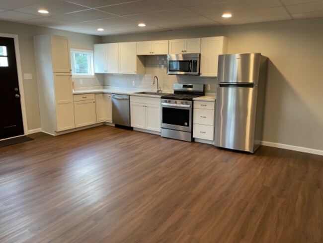 160 Connoquenessing Main St-Unit -1st Floor in Connoquenessing, PA - Building Photo - Building Photo