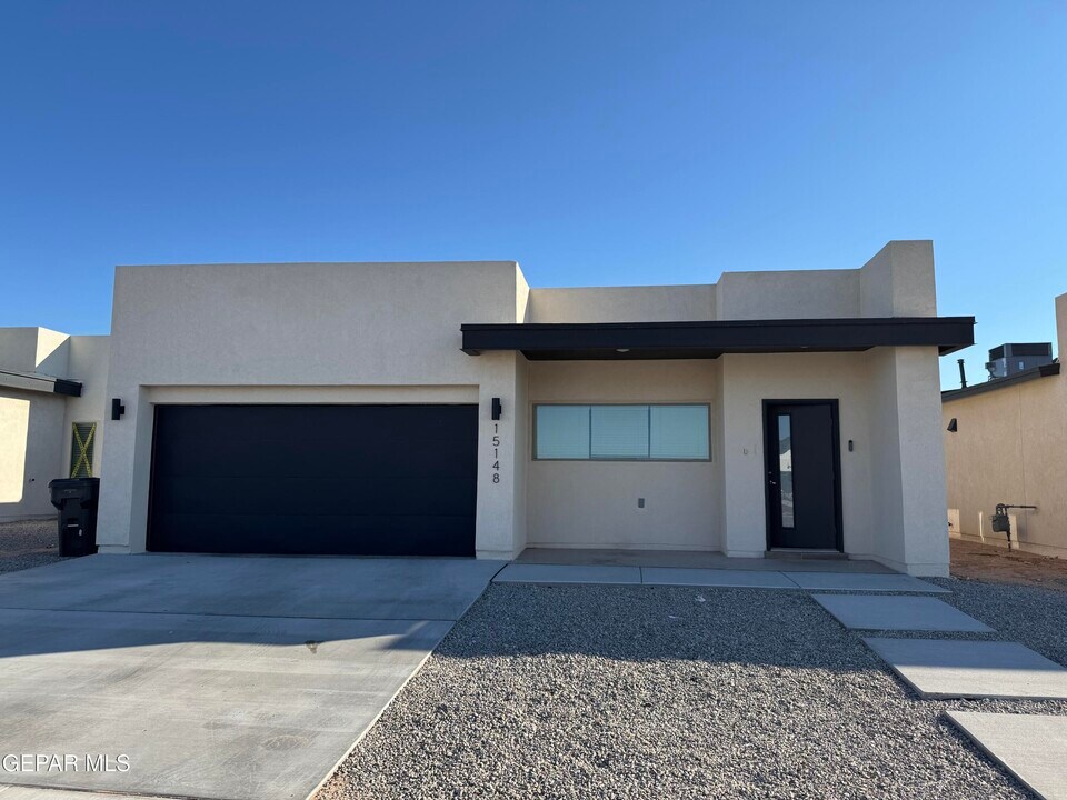 15148 Concentrate Ave in El Paso, TX - Building Photo