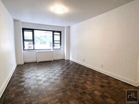 EAST 56 STREET in New York, NY - Building Photo