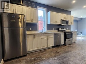 498 Main St E in Hamilton, ON - Building Photo - Building Photo