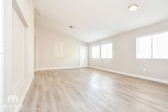 5304 Del Lago Dr in Las Vegas, NV - Building Photo - Building Photo