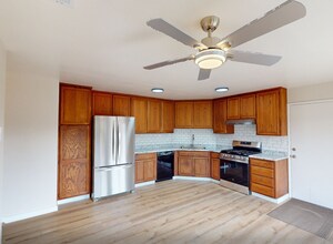 1653 Rainier Ave in Petaluma, CA - Building Photo - Building Photo