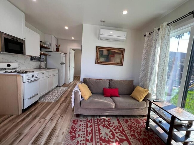 property at 5418 Deane Ave