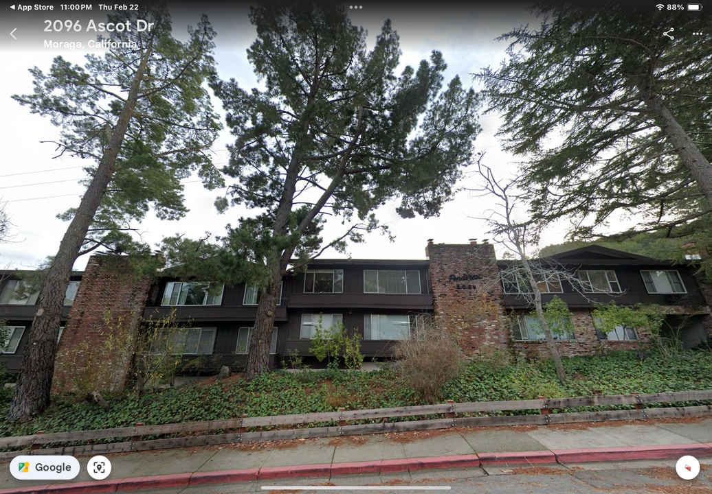 2096 Ascot Dr in Moraga, CA - Building Photo