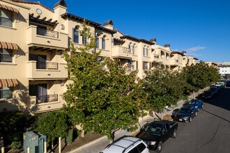 Rosewood Villas in Los Angeles, CA - Building Photo - Building Photo