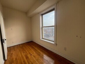 2401 W McLean Ave in Chicago, IL - Foto de edificio - Building Photo