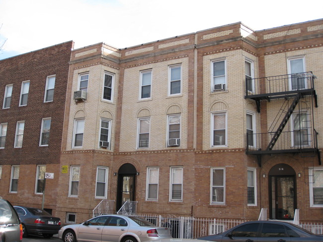 4103 53rd St in Woodside, NY - Foto de edificio - Building Photo