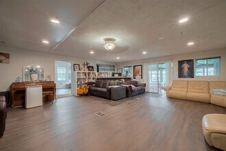 2316 Green Meadows Dr in Sealy, TX - Building Photo - Building Photo