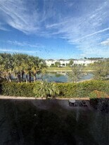 1021 Crystal Lake Dr in Pompano Beach, FL - Building Photo