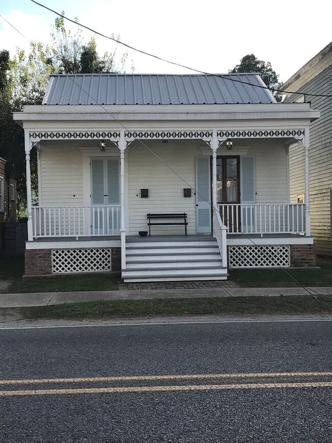 property at 604 Mississippi St