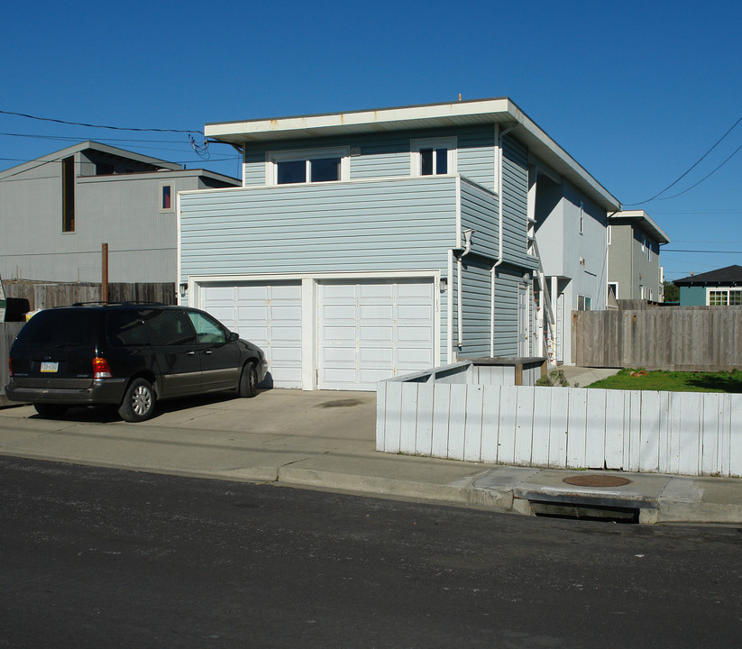 13 Santa Rosa Ave in Pacifica, CA - Building Photo